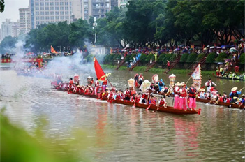 Dragon boats 'awakened' for traditional festival