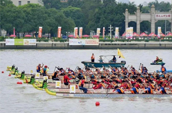 Guangzhou intl dragon boat race thrills crowds