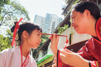 Kids attend first writing ceremony in Tianhe
