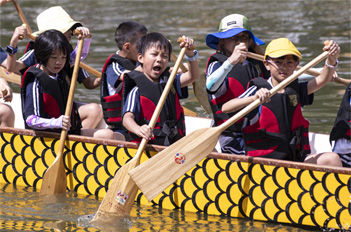 Dragon boat summer camp opens in Tianhe