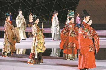 Intl fashion feast kicks off in Tianhe