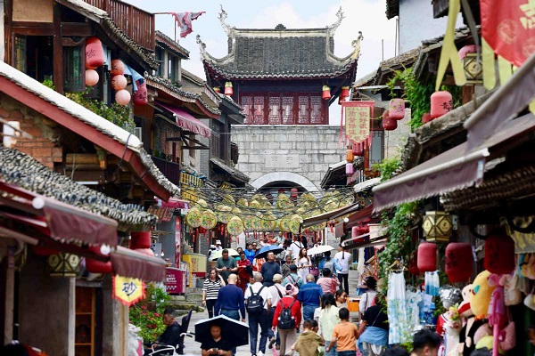 Qingyan Ancient Town sees travel peak on China Tourism Day