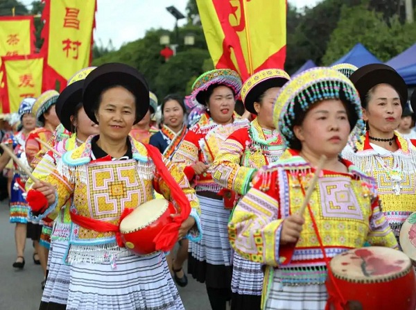 Town in Guanshanhu celebrates traditional Miao festival