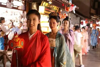 Qingyan Ancient Town launches new night tourism activity