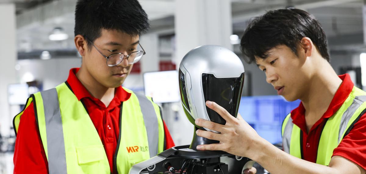 Robots steal the show at Big Data Expo