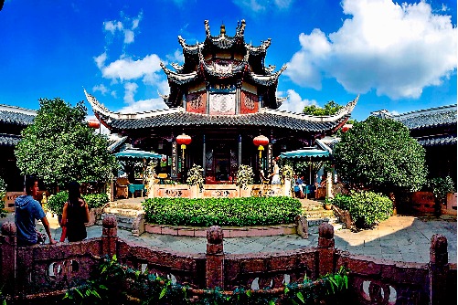 Yunyan sees tourism surge during holiday