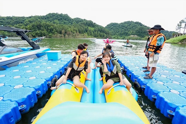 Guiyang Surfing Town opens to public