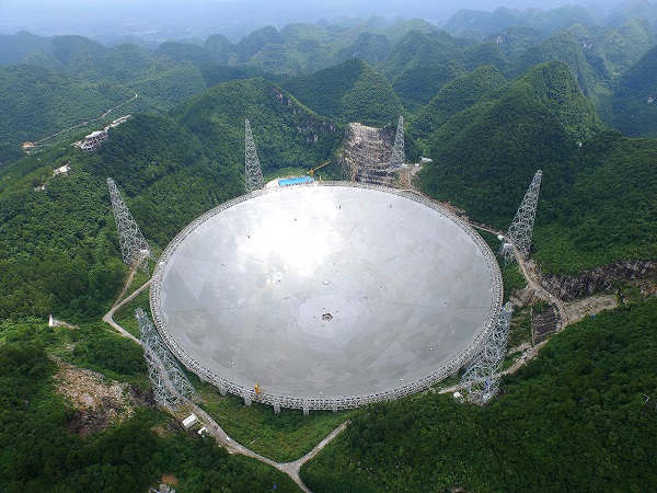 “天眼——平塘世界最大单口径球面射电望远镜（杨清亮）.jpg