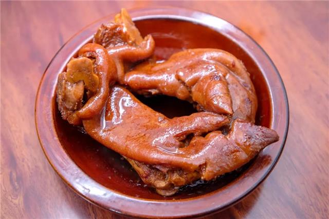 Qingyan marinated pig trotters