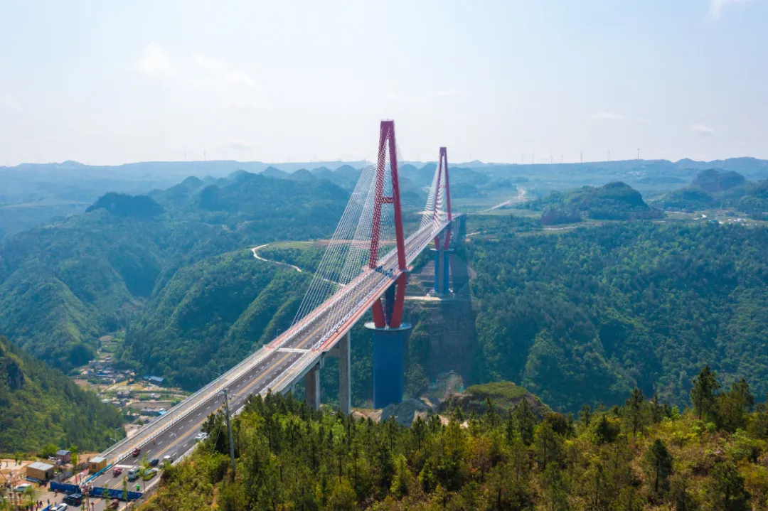 World-class bridge improves Guiyang's transportation network