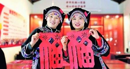 Wudang district brings holiday cheer to people staying home