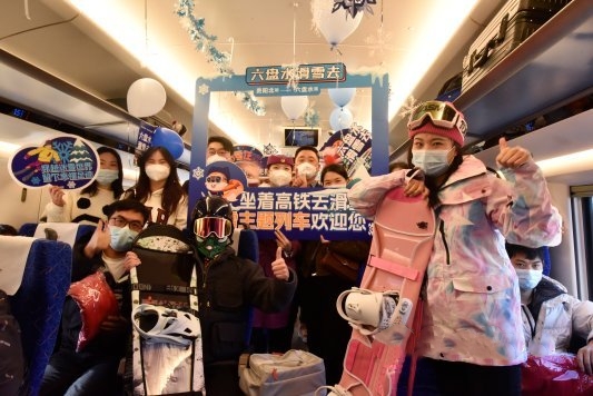 Guizhou train promotes winter tourism during Spring Festival travel rush