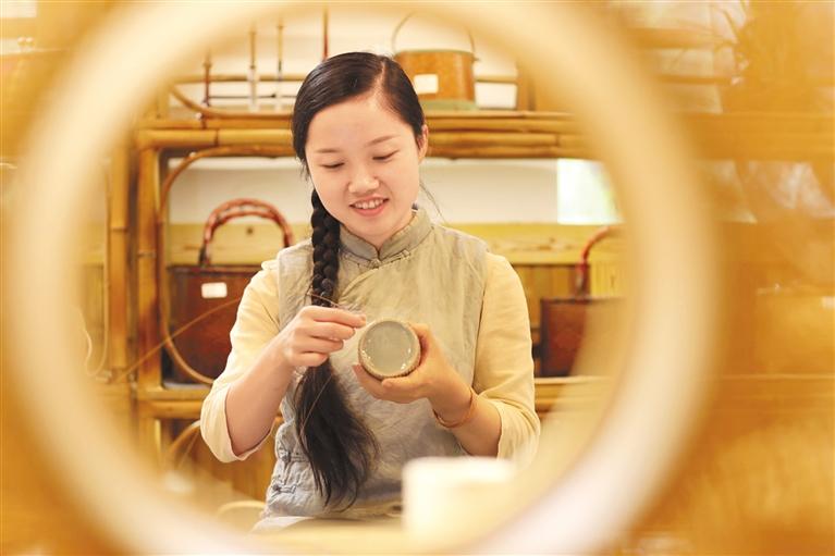 Yang Changqin: Increase income through intangible cultural heritage