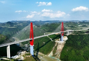 Bridges inject new vitality into tourism sector in mountainous province