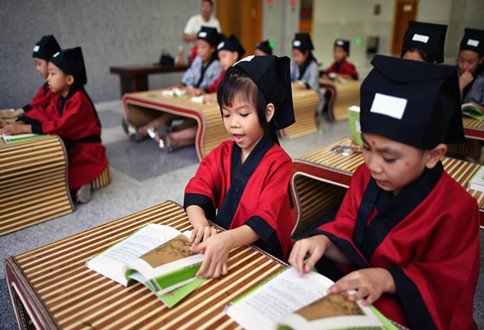 Children have Sinology class at Hainan Museum in S China's Haikou