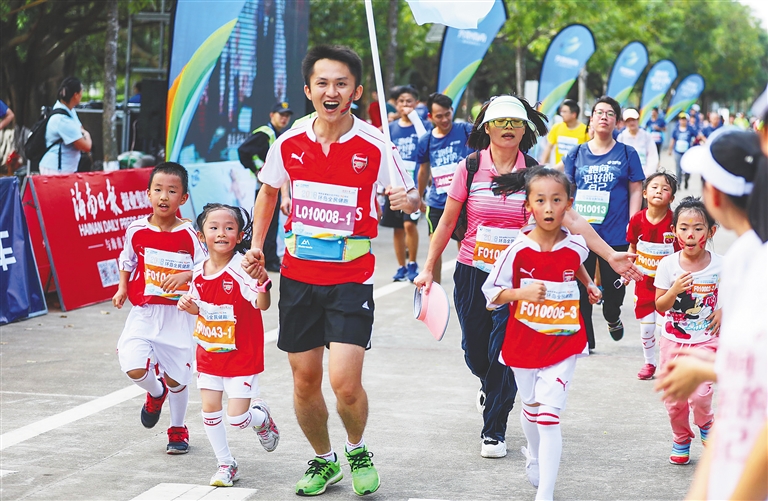 Run celebrates Hainan's 30th birthday 