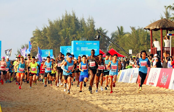 Hainan intl half-marathon promotes local sports industry 