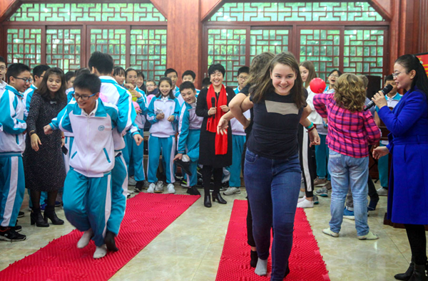 Fun and games during winter camp in Haikou