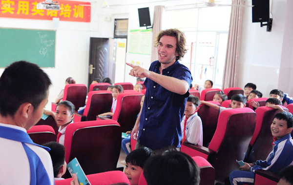 Hainan to promote language learning
