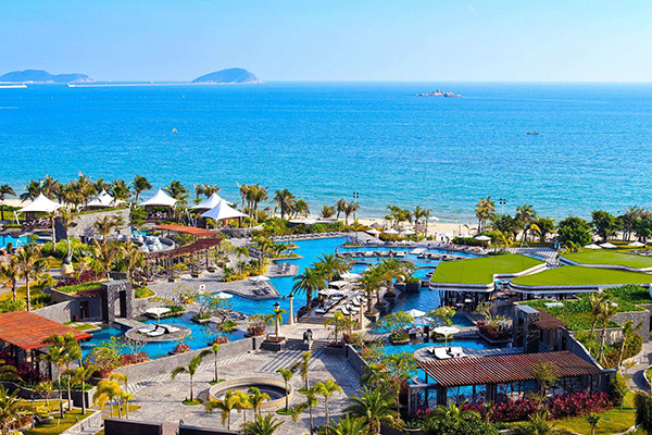 Hainan sees record overseas tourists