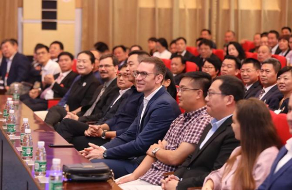 Foreigners invited to attend Sanya people's congress