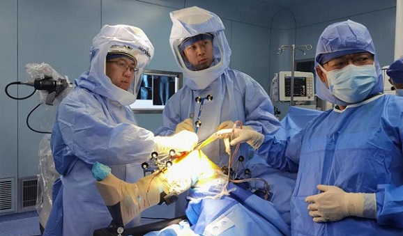 Cutting-edge robot-assisted surgeries completed at Hainan medical pilot zone
