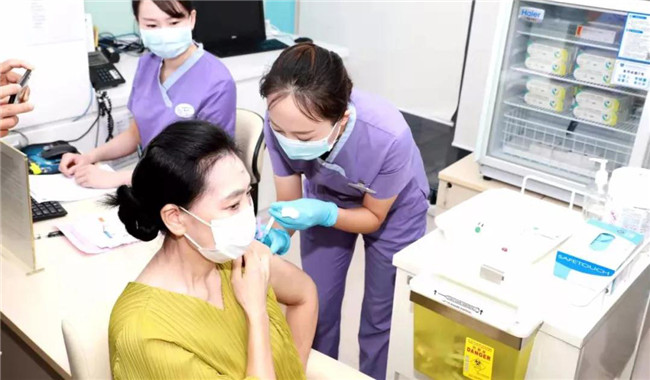 Hainan's first injection of recombinant herpes zoster vaccine delivered at Lecheng