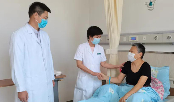 Lecheng patient receives first prescription of Novartis-made breast cancer medicine