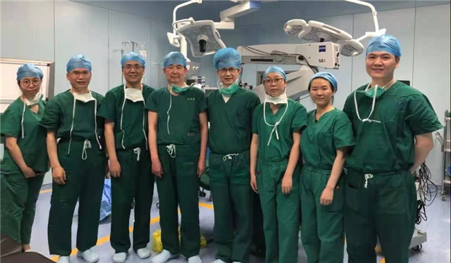Boao Super Hospital conducts minimally invasive surgery for glaucoma, cataracts
