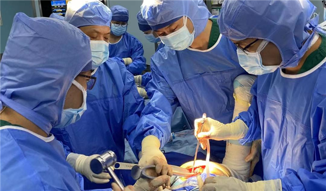 Actis artificial femoral stem prosthesis carried out at Boao Super Hospital