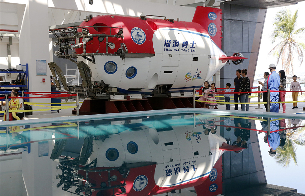 Manned submersible meets the public in Sanya