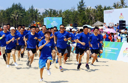 Lingshui launches intl half beach marathon events   