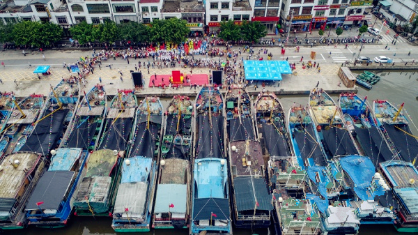 Hainan beachcombing festival in full swing