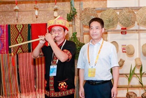 Li and Miao ethnic cultures promoted at World Laureates Sanya Forum 