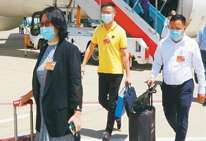 Hainan NPC deputies and CPPCC National Committee members arrive Beijing