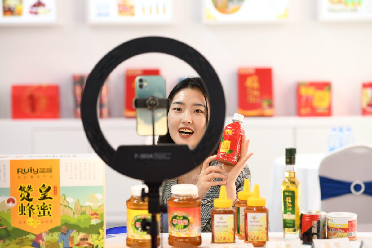 International businesses eye China's resilient consumer market