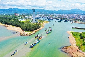 Hundreds of fishing boats depart from Sanya port