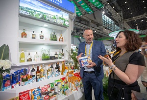 Global tropical agriproduct fair draws 6.5m tons in online orders