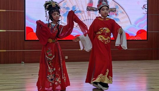 Qionghai primary school succeeds in spreading Qiongju Opera