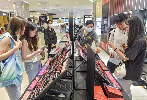 Duty-free shopping boom in Hainan during summer vacation