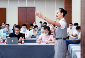 Etiquette training for 6th Asia Beach Game takes place in Sanya