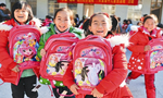 Left-behind children in Luocheng receive charitable gifts