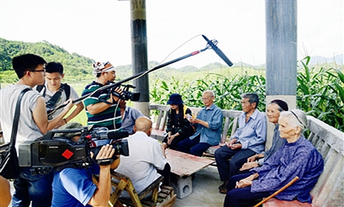 'The Elderly in Guangxi' camera crew visits Bama