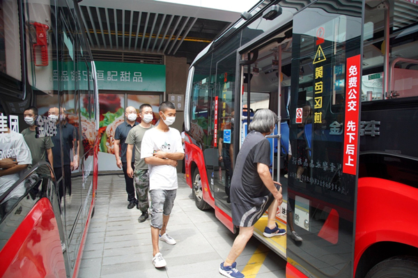 Huzhou launches first free looped bus line