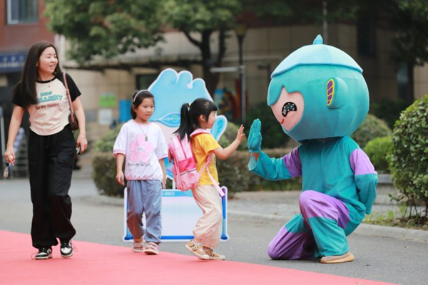 Activities staged in Huzhou to welcome new students  