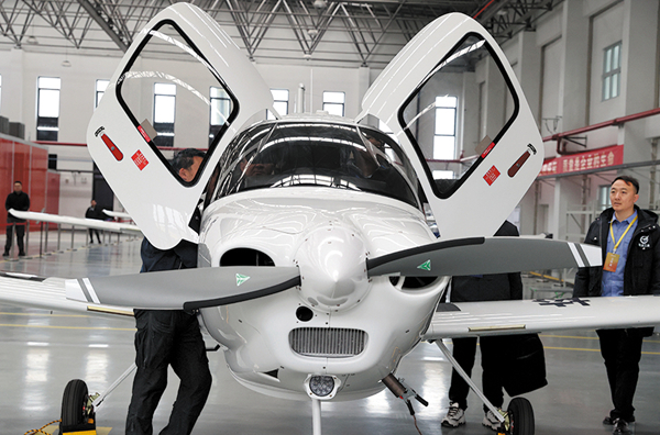 New training aircraft delivered to customers