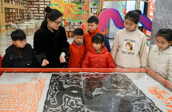 Dragon paintings exhibition opens at Anji Library