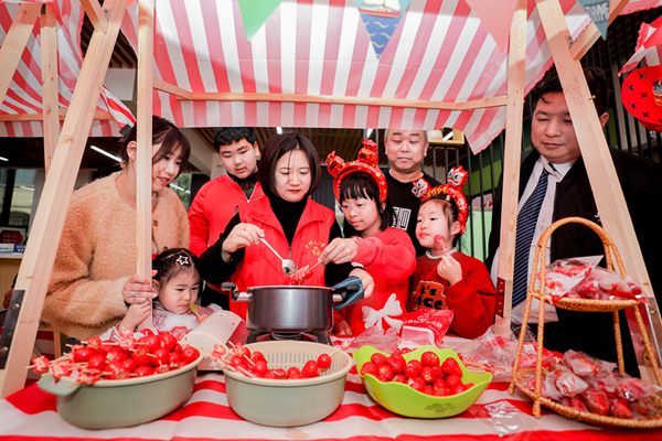 Huzhou radiates with vibrant Lantern Festival celebrations