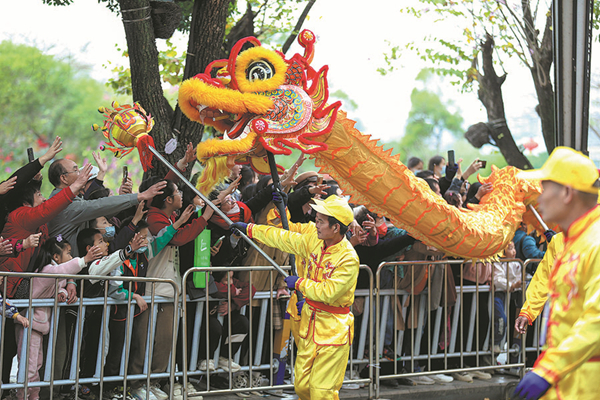 Dragon dances fire up enthusiasm