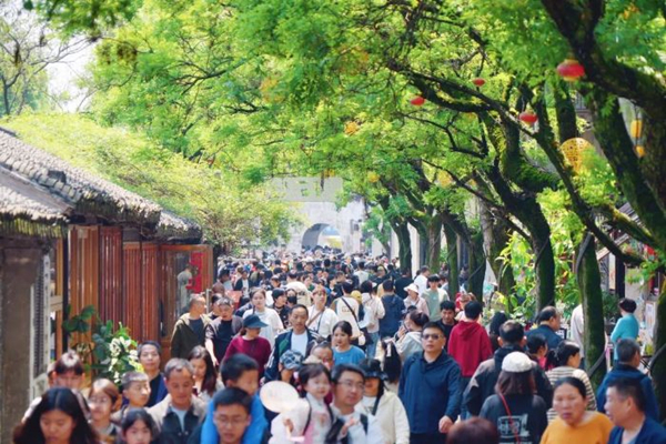 Huzhou welcomes over 4m visitors over May Day holiday
